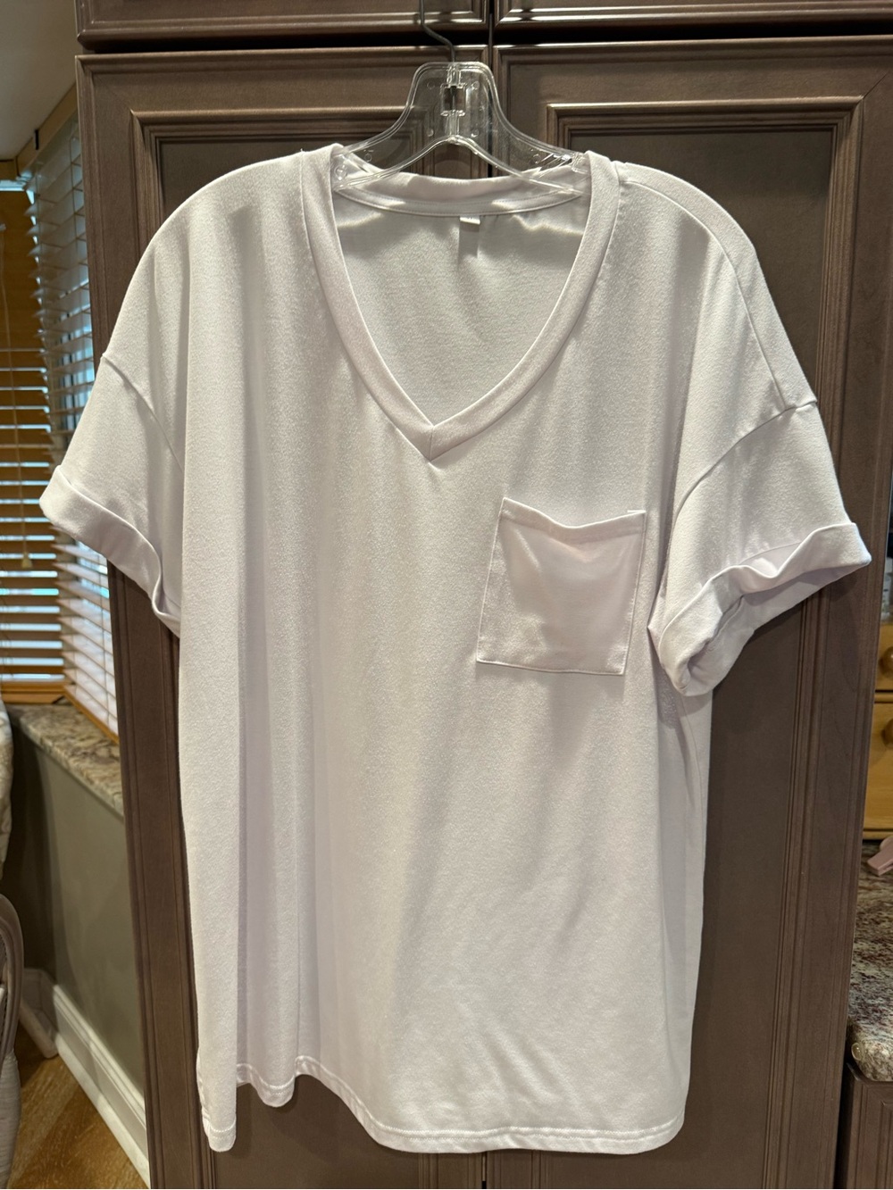 Women's XL White V-Neck Short Sleeve Tee with Pocket